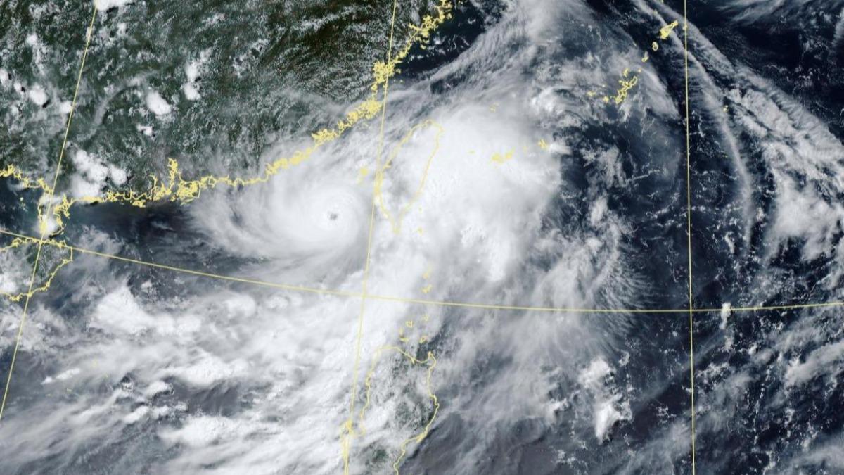颱風丹娜絲為菲律賓帶風雨 呂宋島土石流停電、馬尼拉停課