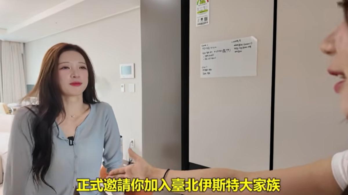 李素泳親自邀請李晧禎加入。(圖/翻攝恩惠滿滿李素泳YouTube)