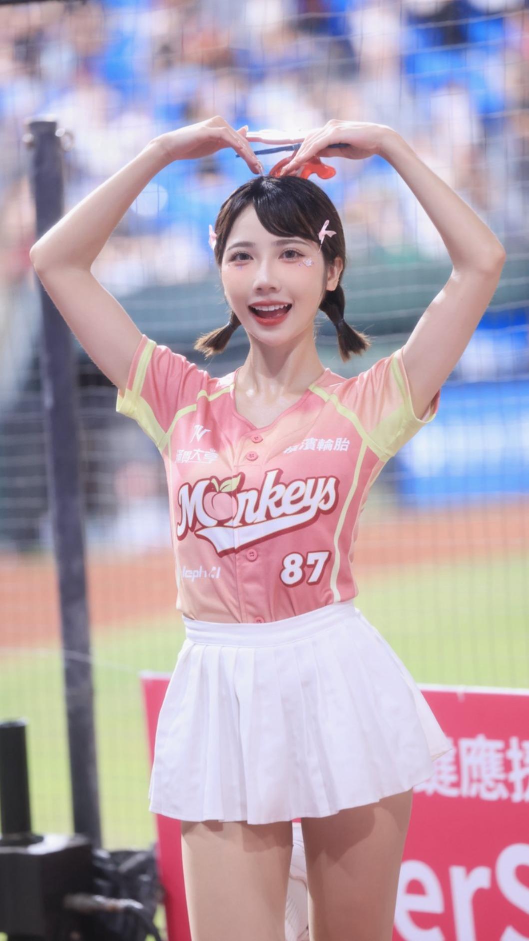 啦啦隊女神彭彭。(圖/樂天桃猿提供)