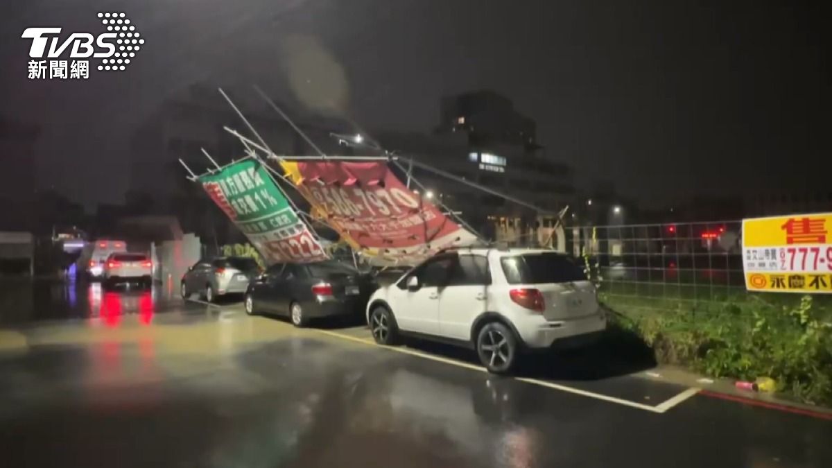 38年來最狂颱風夜!丹娜絲猛掃台南 最大風速「空降歷史第3」