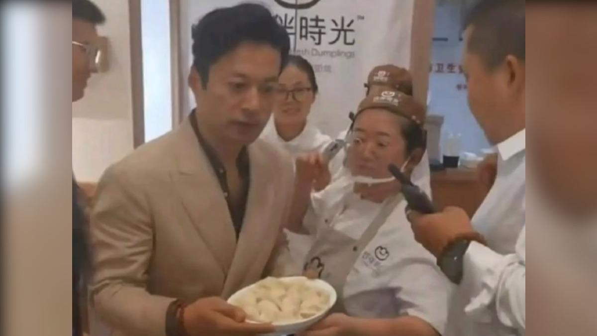 陸男星開水餃店「出餐慢」遭炎上 致歉:阿姨們手工現包