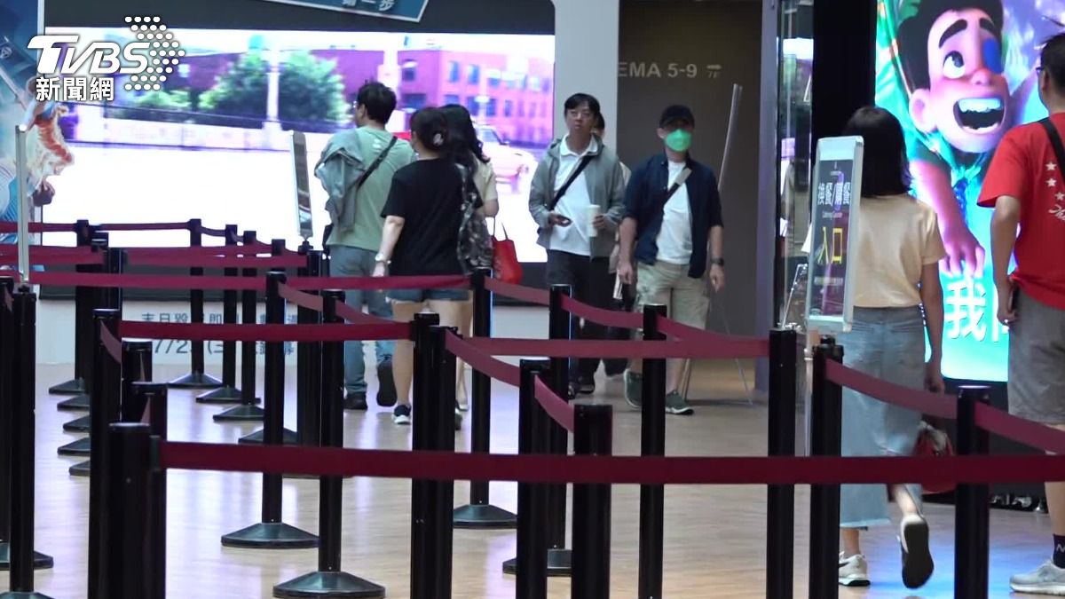 新竹百貨大多為營業狀態。（圖／TVBS）