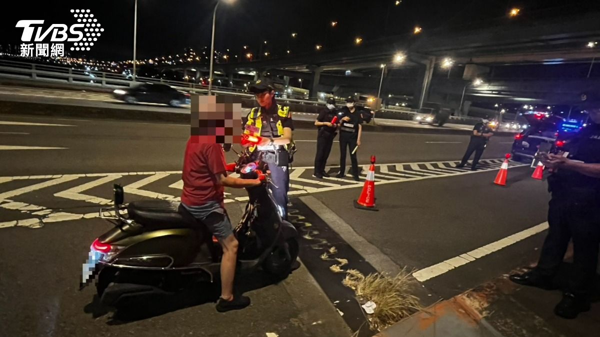 丹娜絲襲台!2騎士趁颱風夜酒駕 11名「改管猴」上路慘了