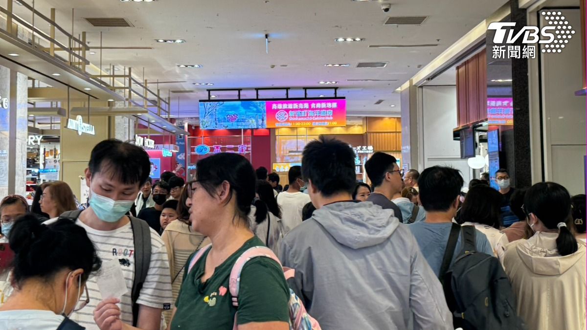 高雄百貨正常營業!漢神、夢時代湧人潮 鼎泰豐要排2小時