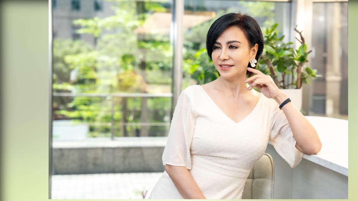 田麗對感情向來直接，專訪時談到與大陸男星李雨澤的婚姻，直言沒完成。(圖/TVBS)