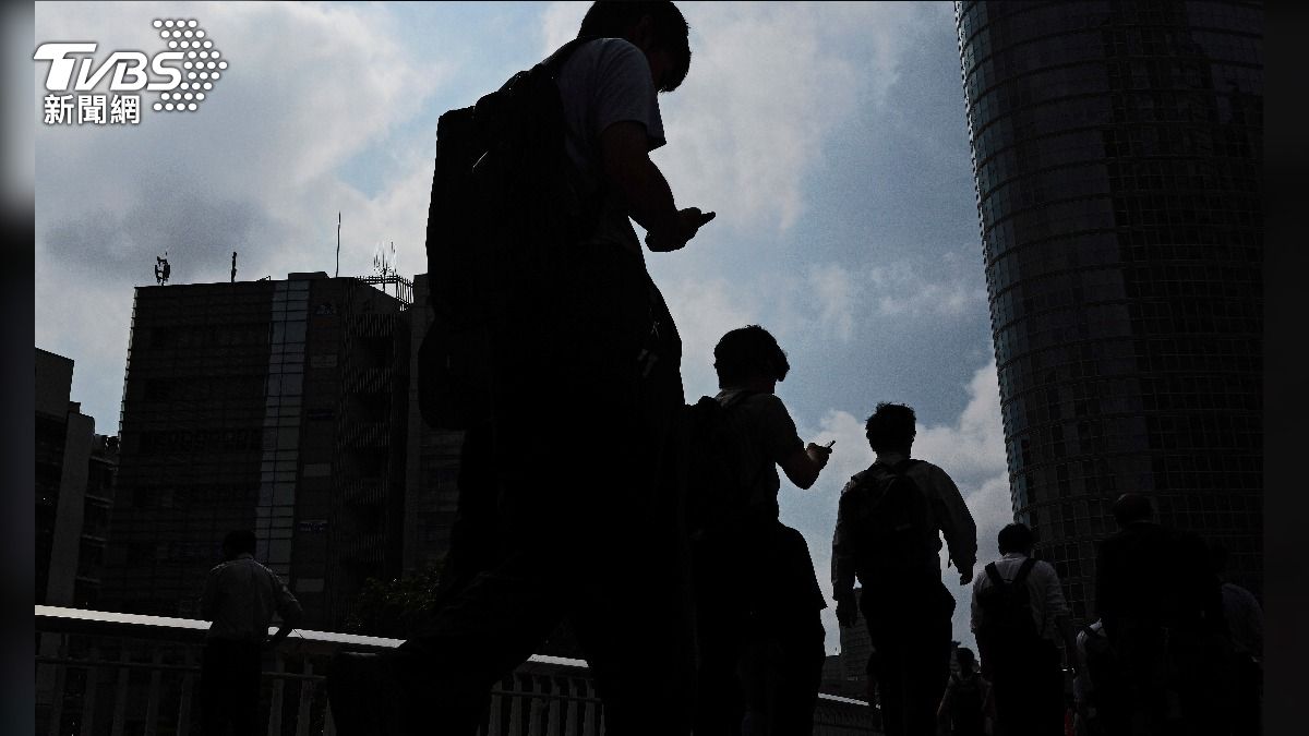 東京7月面臨酷暑,民眾豔陽下行走。(圖/達志影像美聯社)