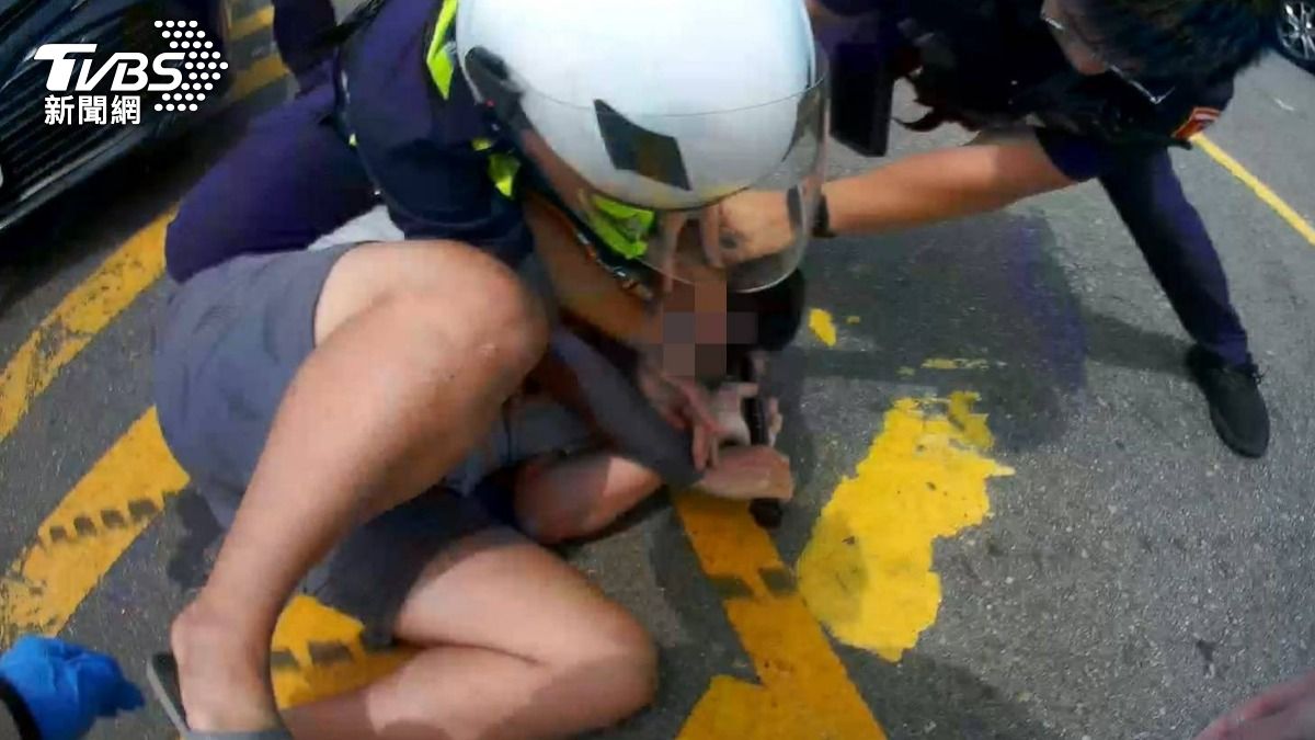 見車鑰匙未拔...桃園偷車男衝撞警車　拔腿狂奔仍遭逮