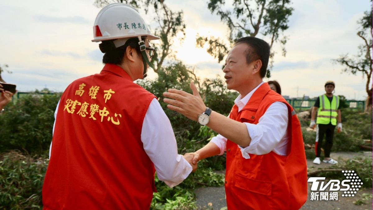 嘉義縣長翁章梁感謝高雄市義無反顧的提供援助。（圖／TVBS）