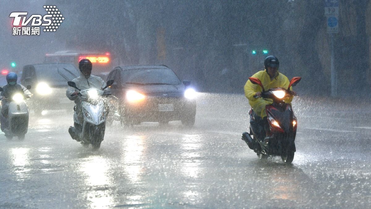 天氣/雨還沒下完!8縣市豪、大雨特報 2地區「連下4天」