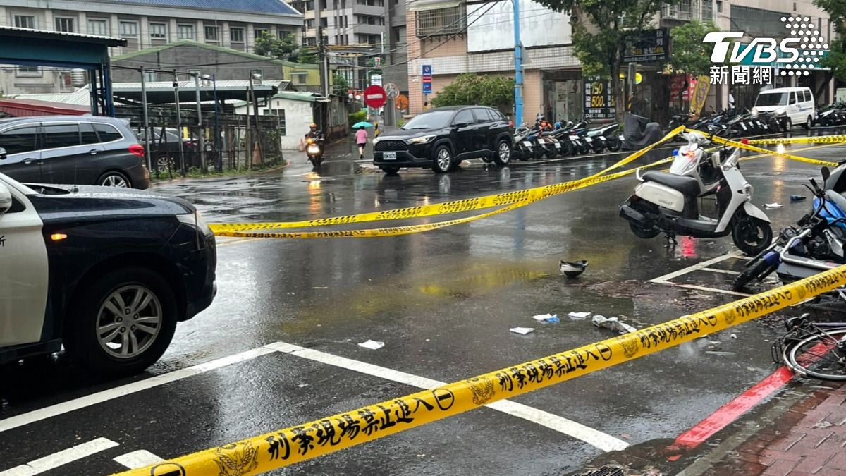 命案現場就在大馬路上。（圖／曾健銘攝）