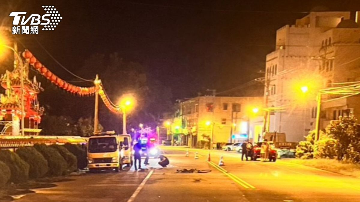 廟前奪命意外!花蓮男牽單車「突倒路中」 下秒遭汽車輾過慘死