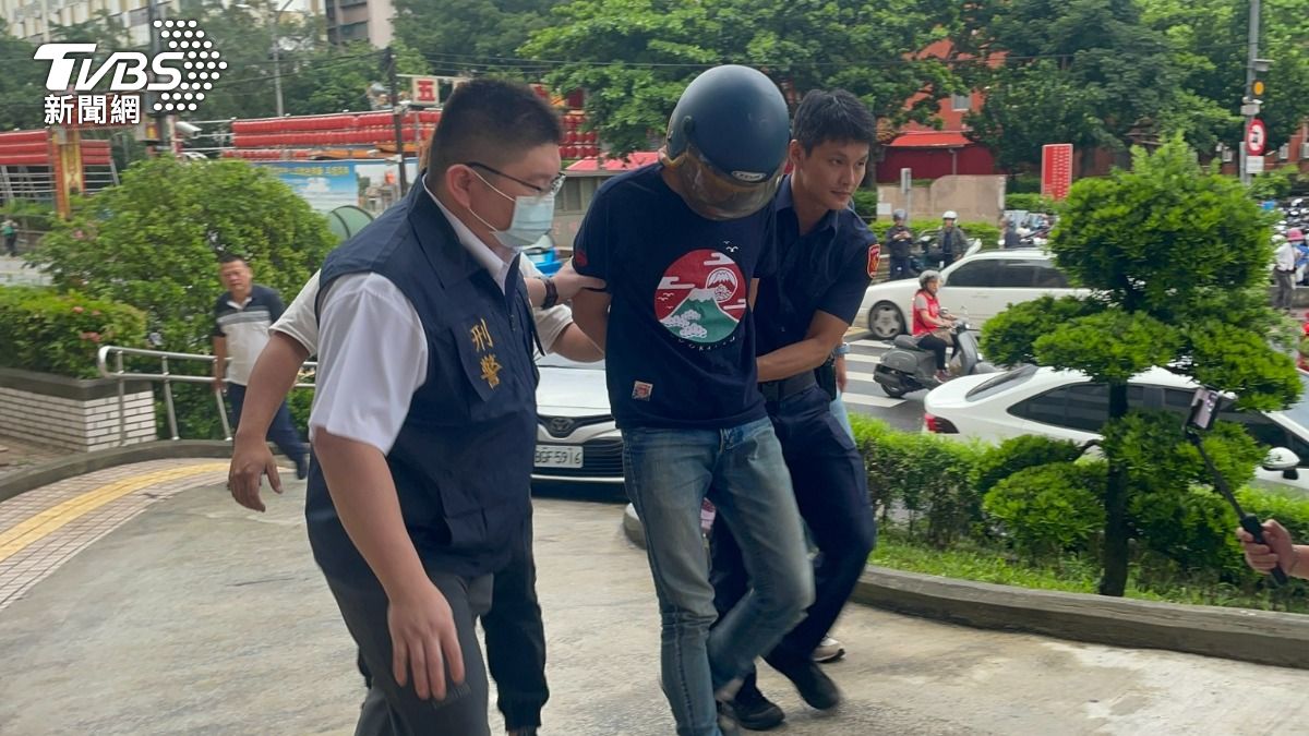 謝嫌被警方逮捕送辦。（圖／TVBS）