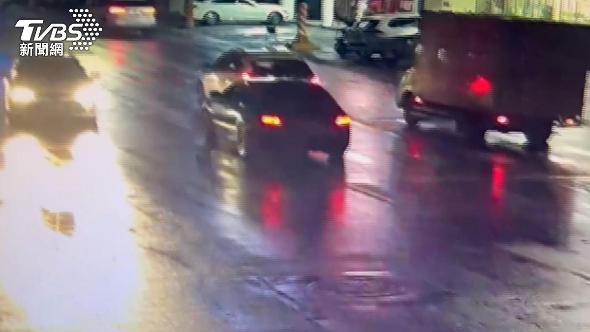 行車糾紛持刀恐嚇!貨車司機按喇叭,對方竟拔刀逼車。(圖/警方提供)