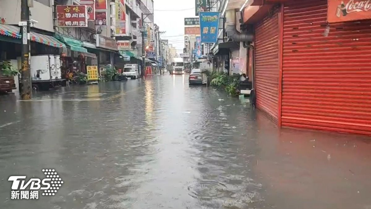 大豪雨侵襲彰化造成積、淹水。(圖/TVBS)