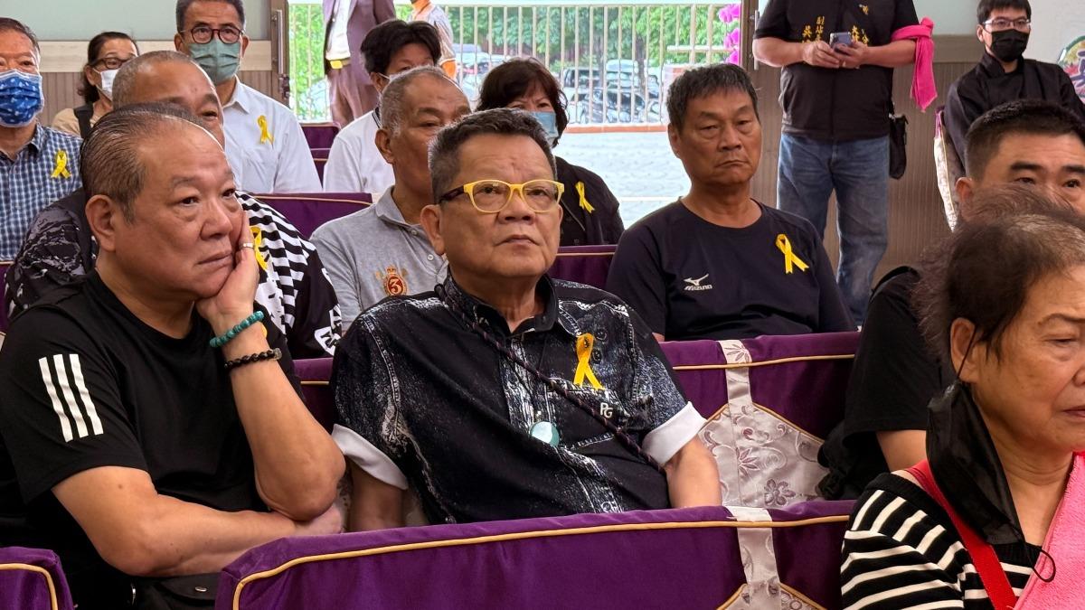 資深藝人李小飛今天舉辦告別式,鄭進一現身。(圖/李翔提供)