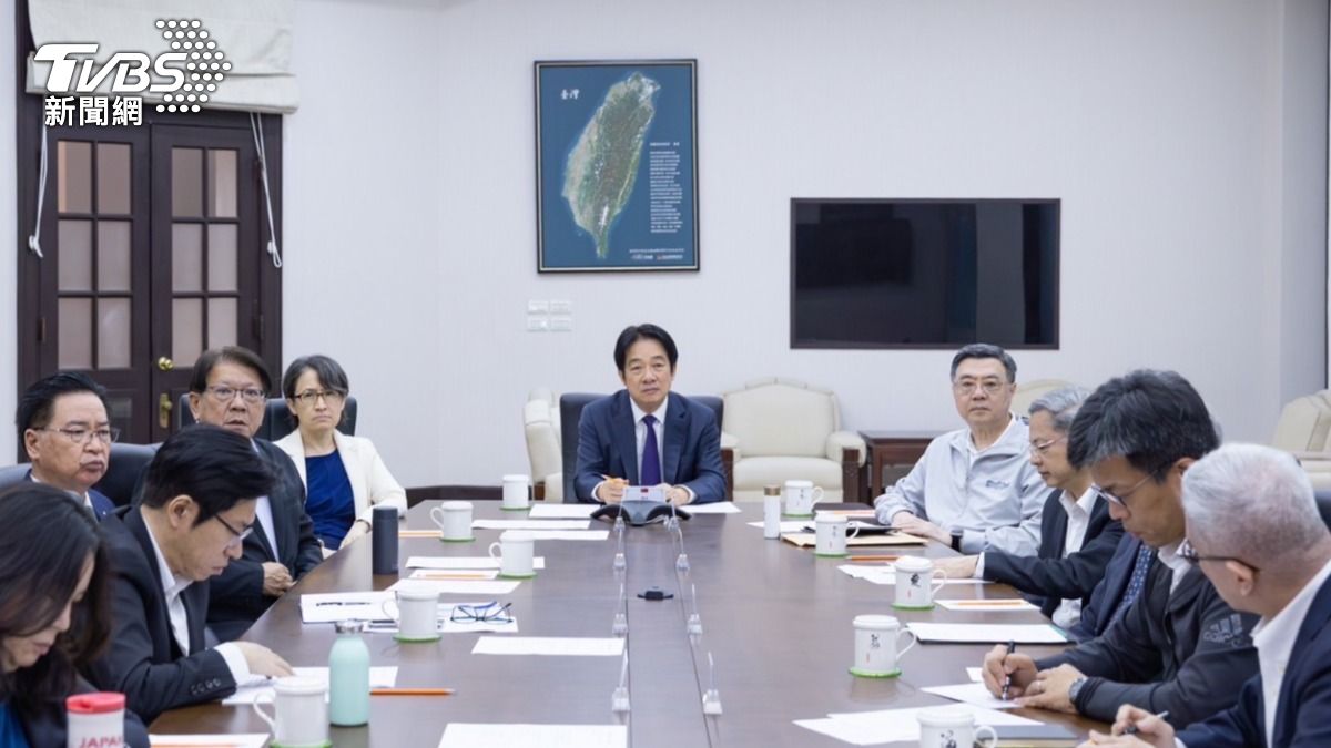 總統賴清德與談判團隊視訊。(圖/總統府提供)