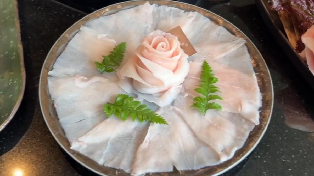 有火鍋業者則是推出了「鱷魚肉」，讓民眾嘗鮮。（圖／碳佐麻里提供）