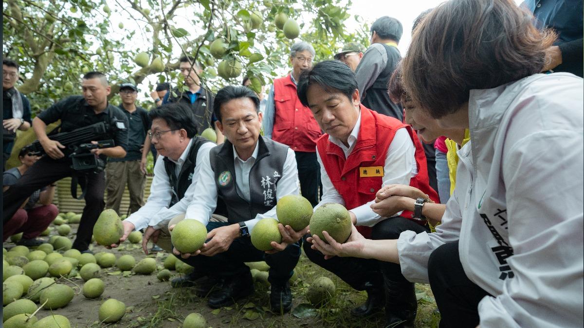 總統賴清德視察台南農損。(圖/總統府)
