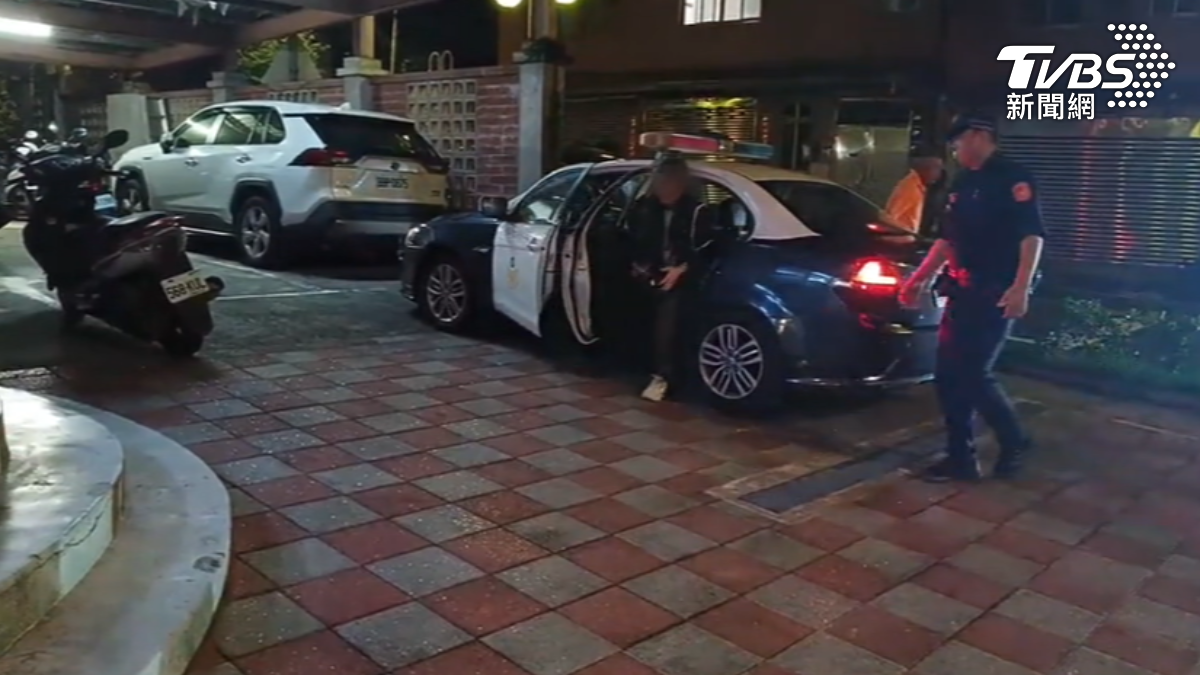 3警義消溺水,親屬到醫院探視,赴警局筆錄。(圖/TVBS)