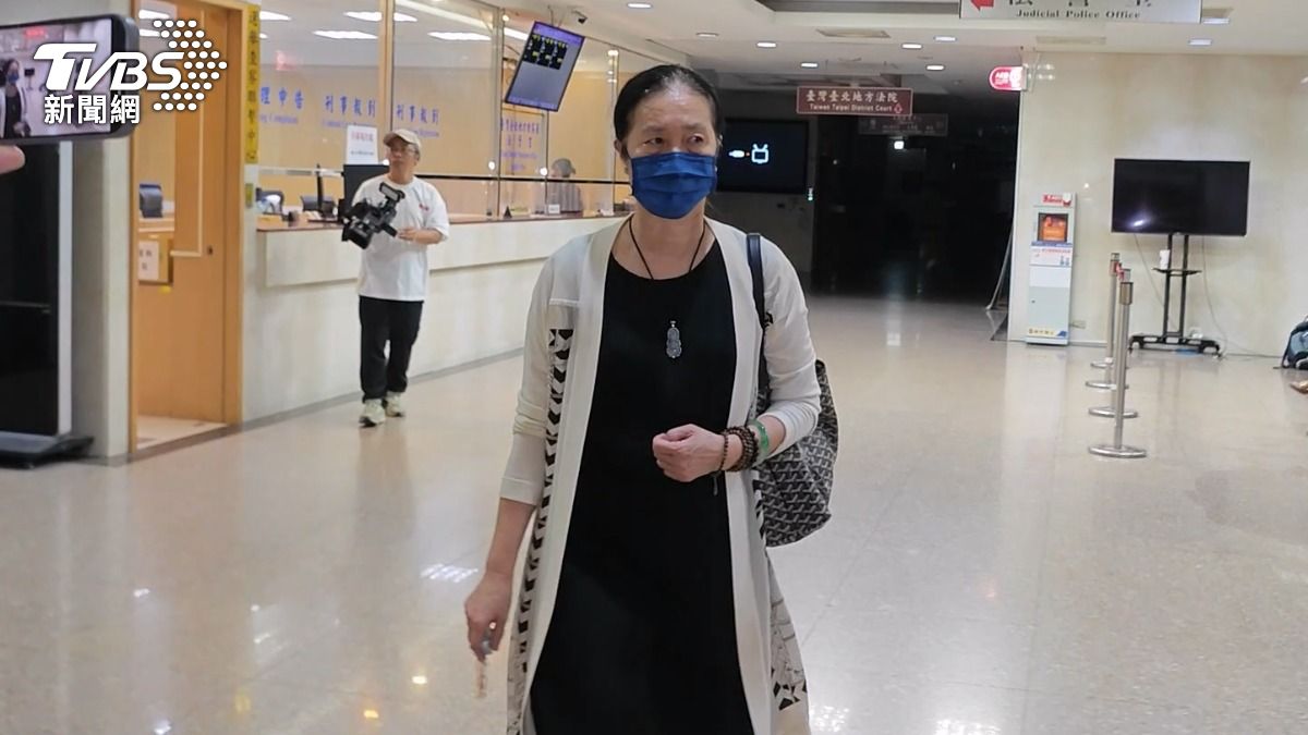 涉嫌與大同簽訂不實契約的文妍國際實際負責人羅玟芳以20萬元交保。(圖/TVBS)