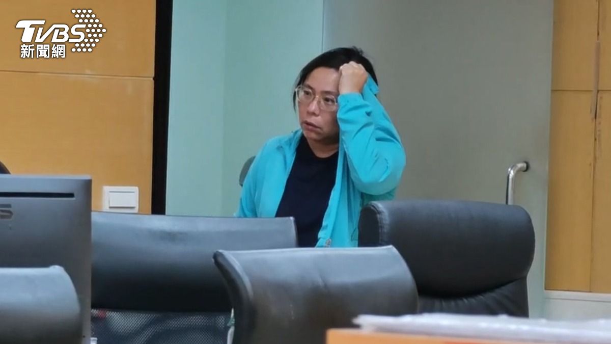 涉嫌與大同簽訂不實契約的文妍國際登記負責人吳智琪以20萬元交保。(圖/TVBS)