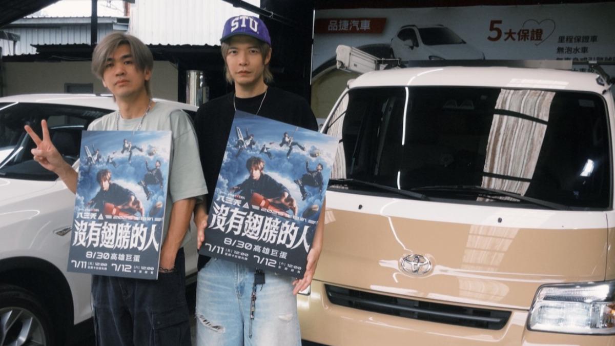 小橘(左)和阿璞開露營車南下。(圖/不搖就滾提供)