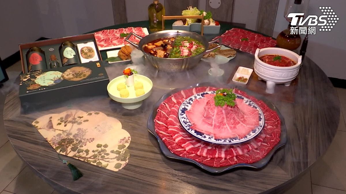 故宮搬進火鍋店!毛公鼎還可加價購。(圖/TVBS)