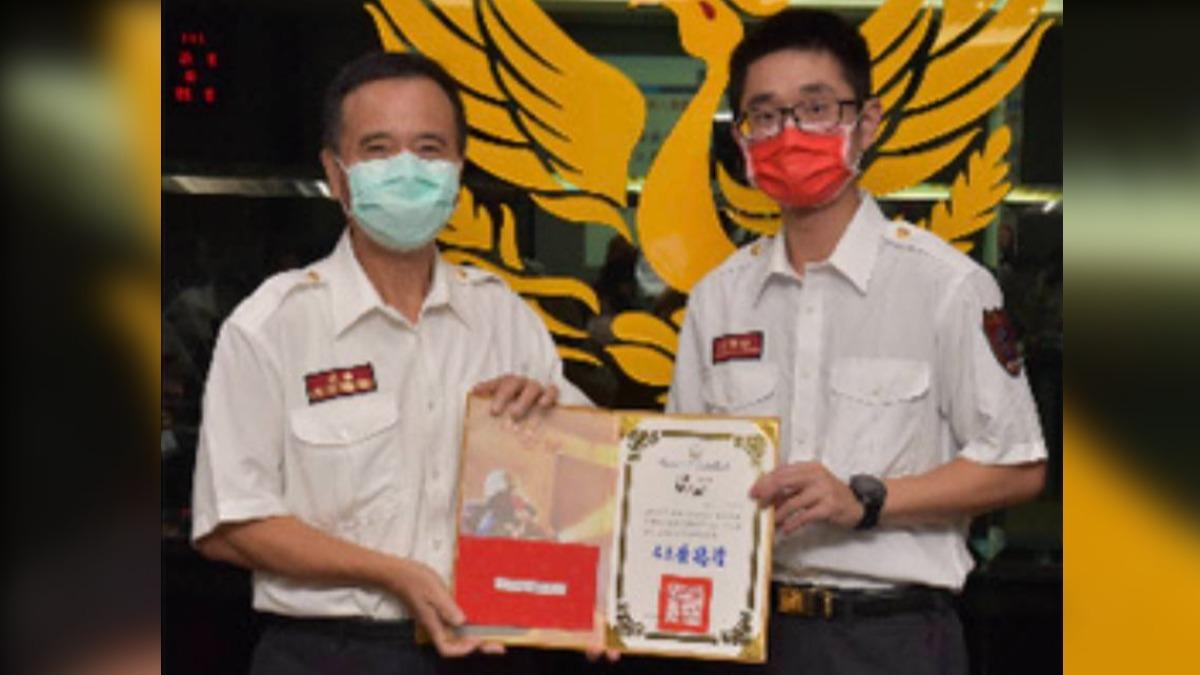 前往新店廣興橋救人，卻英勇殉職的消防員張敬謙。（圖／翻攝自新北消防臉書）
