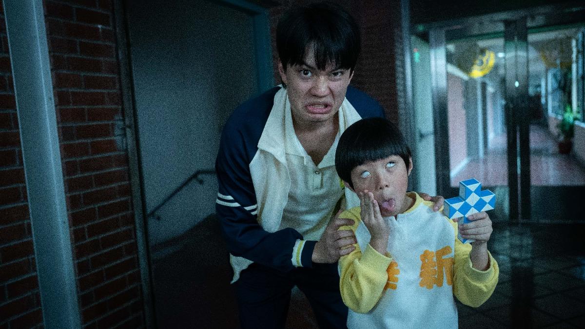《我們與惡的距離Ⅱ》劉子銓(左)、何宥丞同飾一角。(圖/公共電視、CATCHPLAY、大慕可可提供)