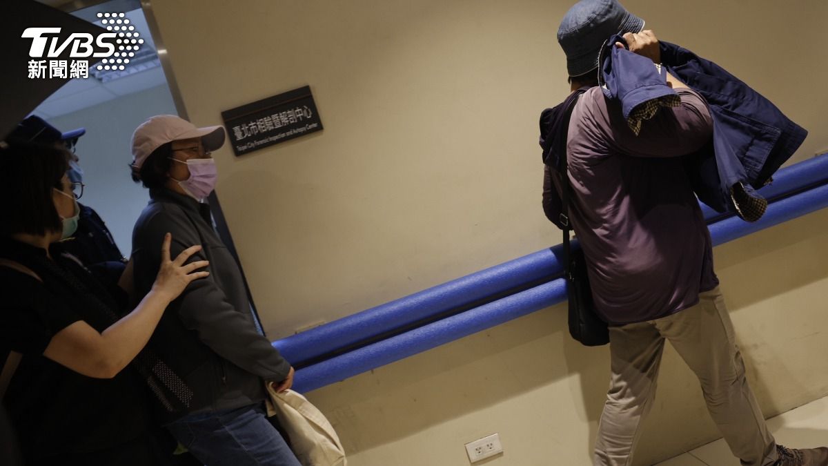 快訊/殉職勇消吳恩碩相驗結果曝!家屬悲慟被攙扶離開