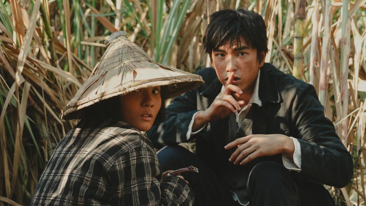 曾敬驊(右)在《大濛》與方郁婷兄妹情深、火花十足。(圖/華文創提供)