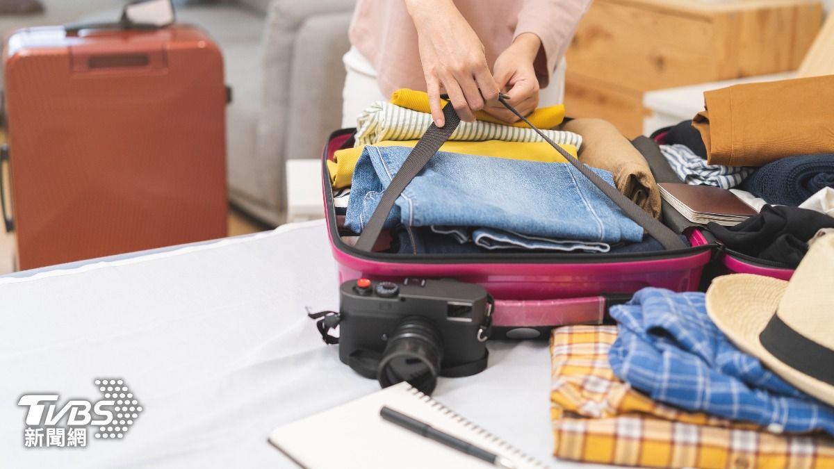 打包行李是許多旅客傷腦筋的難題。(示意圖/達志影像shutterstock)