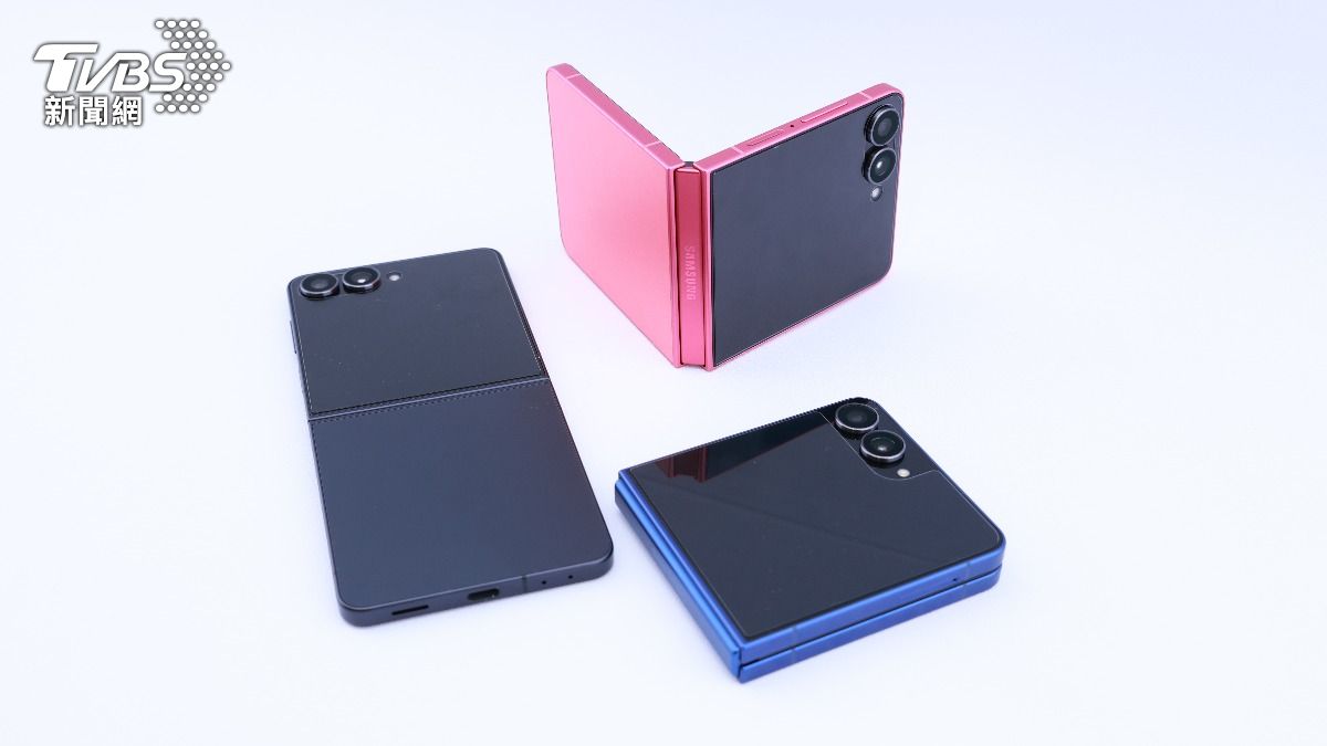 Galaxy Z Flip7共三色。(圖/潘建樺攝)