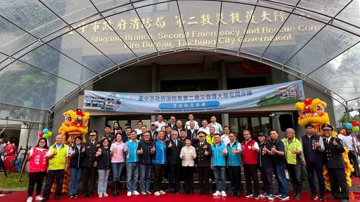 下雨必漏水!台中石岡分隊搬新家了 盧秀燕:打火英雄最讓人心疼