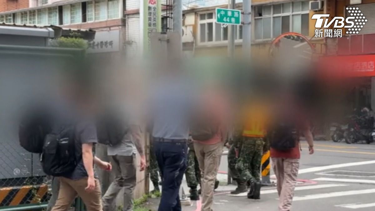 獨家直擊AIT人員,全程參與新北教召部隊行軍,並觀察關鍵設施防護部署作為。(圖/TVBS)