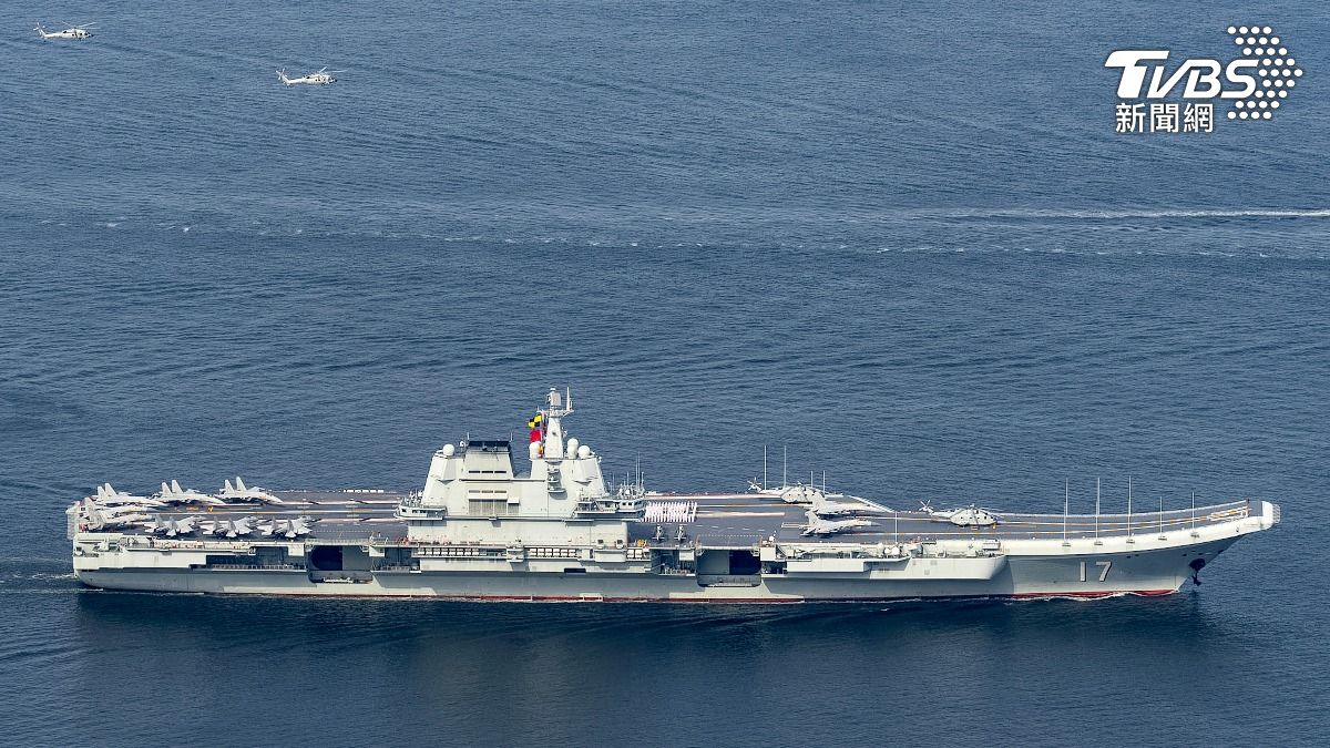 大陸解放軍山東號航空母艦訪問香港首次對外公開「殲-15T」戰鬥機 (圖/達志影像美聯社)