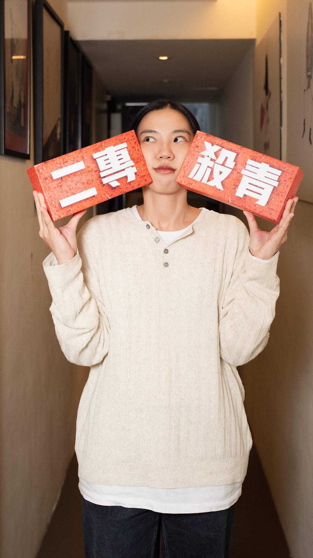 洪佩瑜錄音期間砍掉重練好幾次,直呼新歌難度很高。(圖/何樂音樂提供)