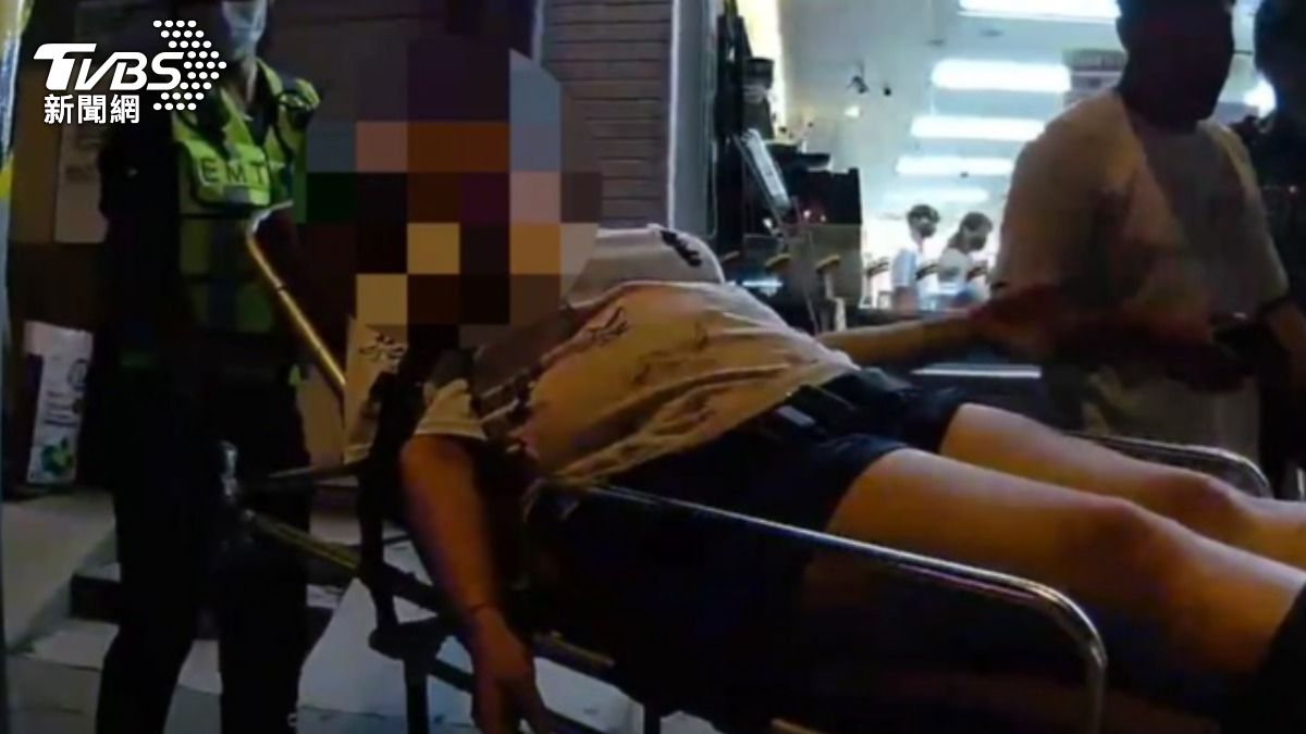 女子稱自己身體不適需要送醫,拒絕配合酒測。(圖/TVBS)