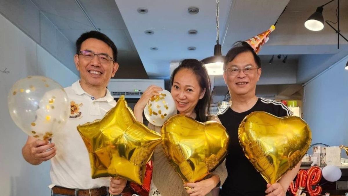 劉寶傑（左）露出燦爛笑容。（圖／翻攝自臉書）