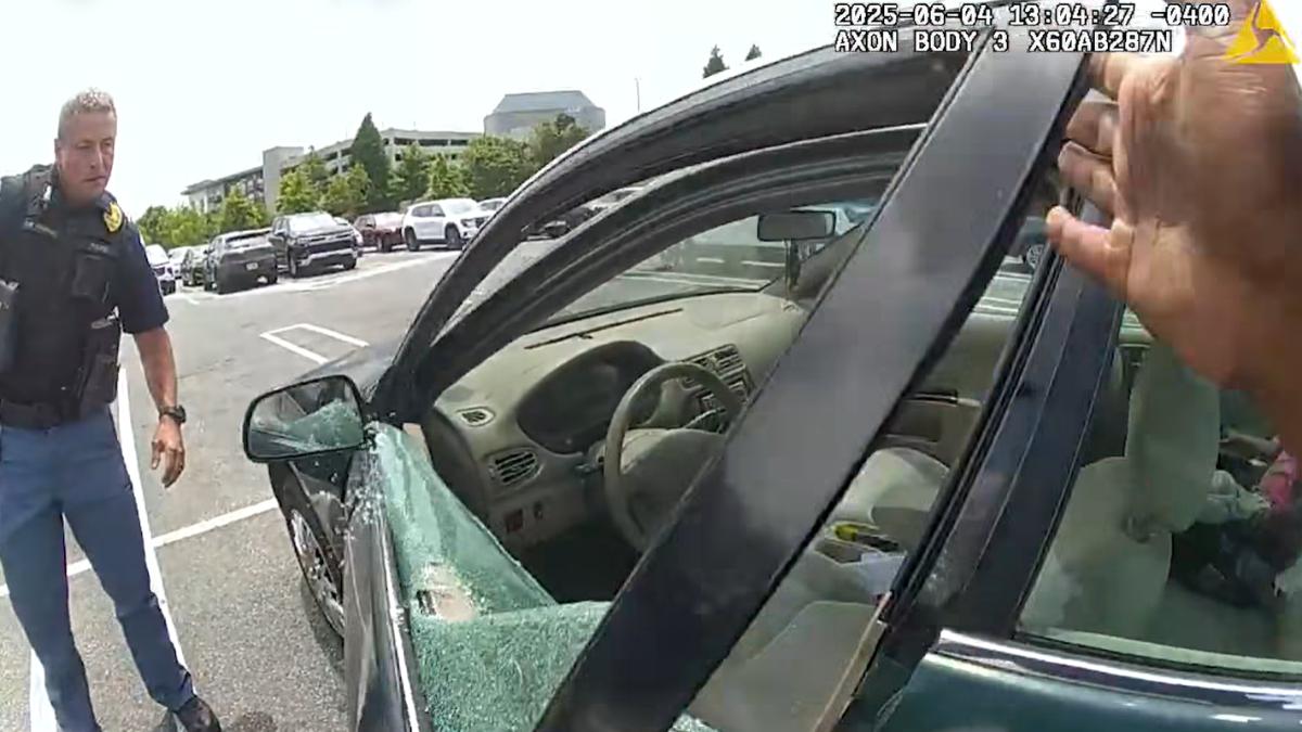 美2童被困47度車內40分鐘嚇到哭　警破窗救出