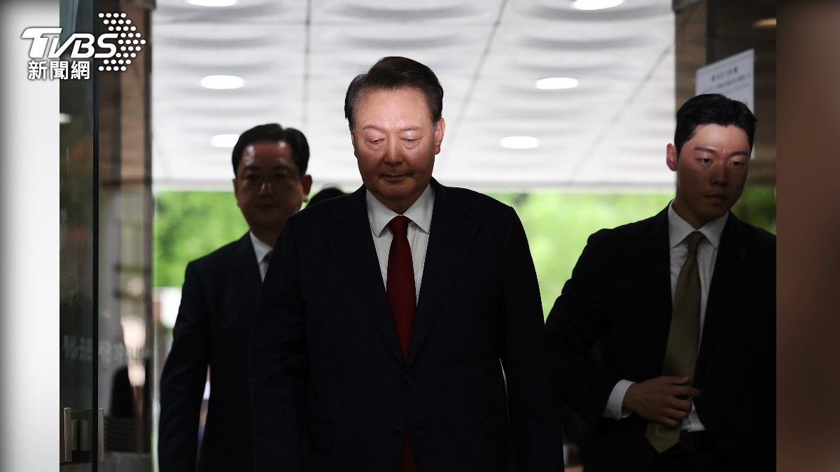 南韓前總統尹錫悅，在首爾中央地方法院，出席羈押前審問庭。（圖／達志影像美聯社）