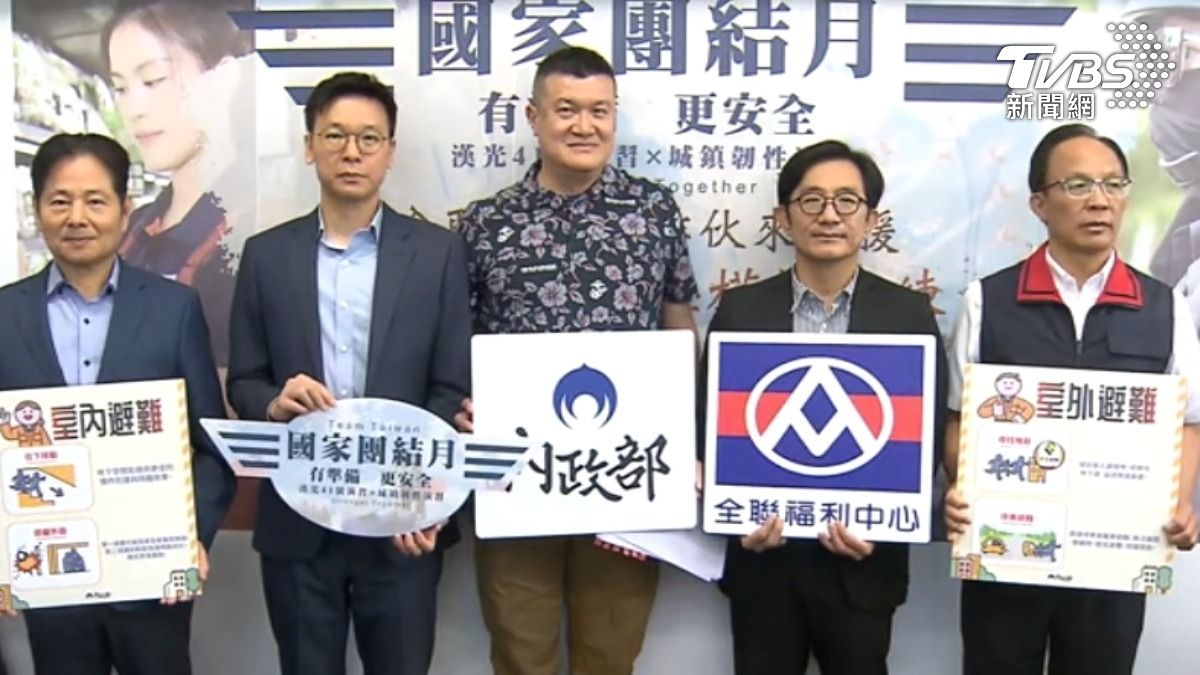 10號在全聯舉行的「防空疏散避難演練」，國安會副秘書長林飛帆全程督軍。(圖/TVBS)