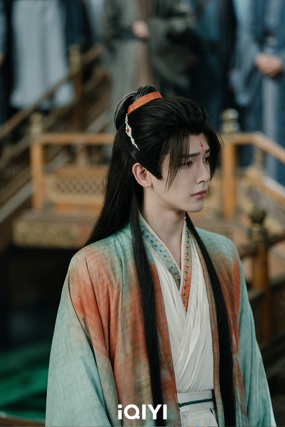 王以綸在《書卷一夢》飾演個性放蕩不羈的「上官鶴」。(圖/iQIYI愛奇藝國際版提供)