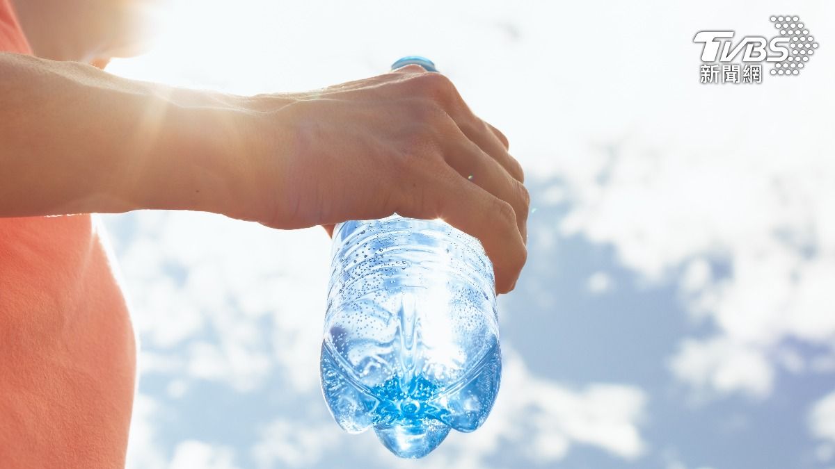 缺水易疲勞、頭痛!破解喝水6大迷思 專家:不是口渴才喝
