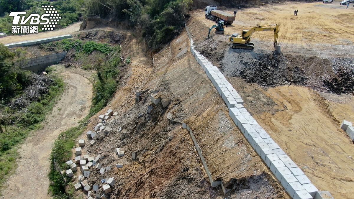 ㄅㄆㄇ猴園淪廢棄物場!堆10層樓高 12人海撈2千萬全起訴