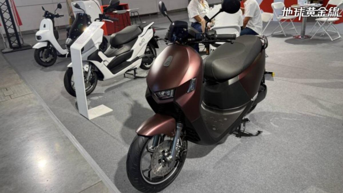 Ai-1 Sport ABS以安全為核心,搭載G2.2鋁合金水冷永磁同步馬達;輕量化鑽切輪框和跑車化懸吊系統在舒適與操控之間取得精準平衡,提供穩定靈敏的駕馭手感。(圖/地球黃金線提供)
