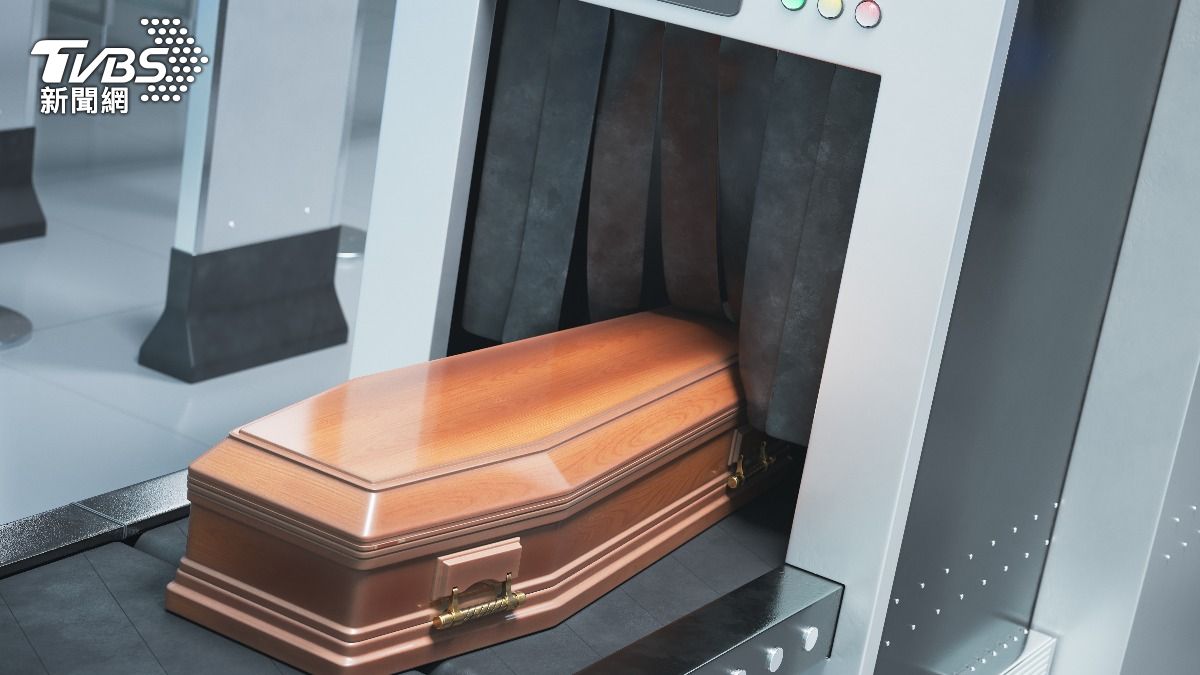 日葬儀社燒錯死者遺體!家屬見骨灰驚覺怪怪的 得知真相傻眼