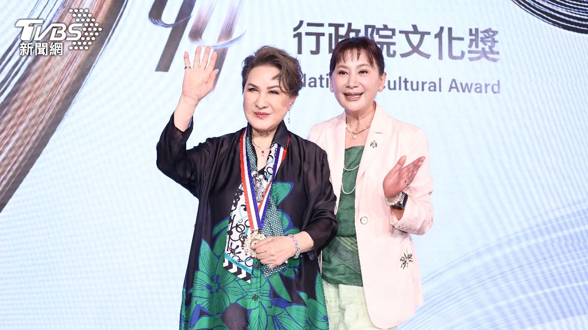 80歲楊麗花揪陳亞蘭英法自由行!遭虧「都在睡」師徒互動超逗趣