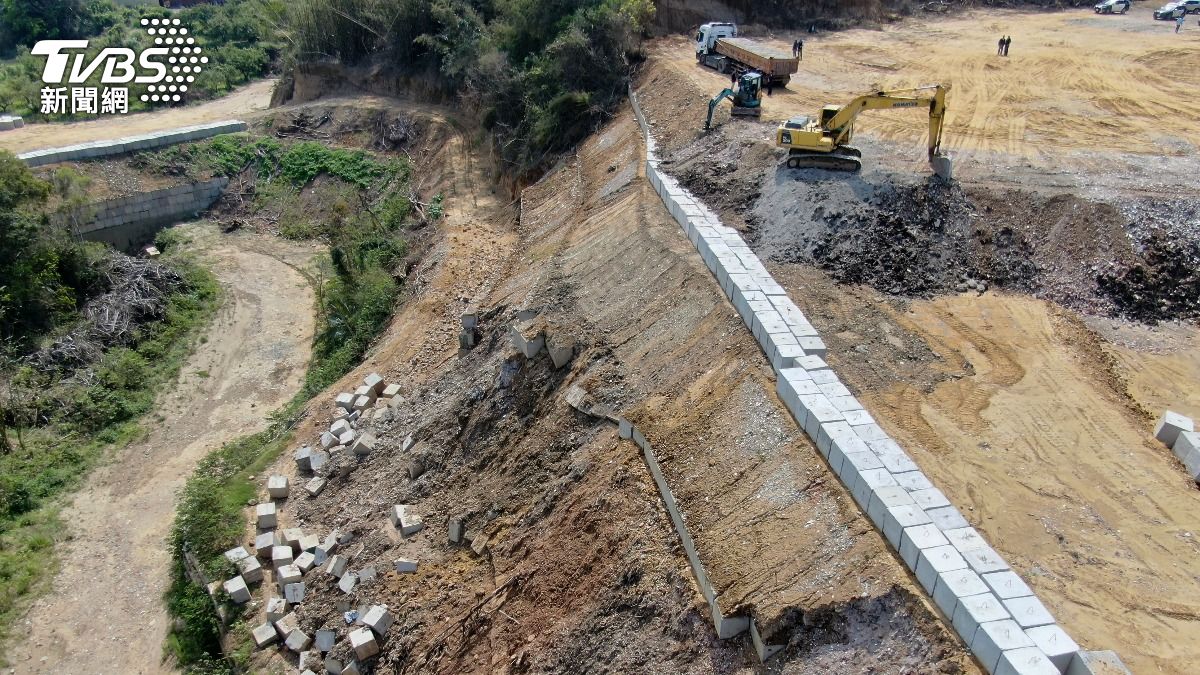「ㄅㄆㄇ猴園」舊址遭非法傾倒營建廢棄物。(圖/TVBS)