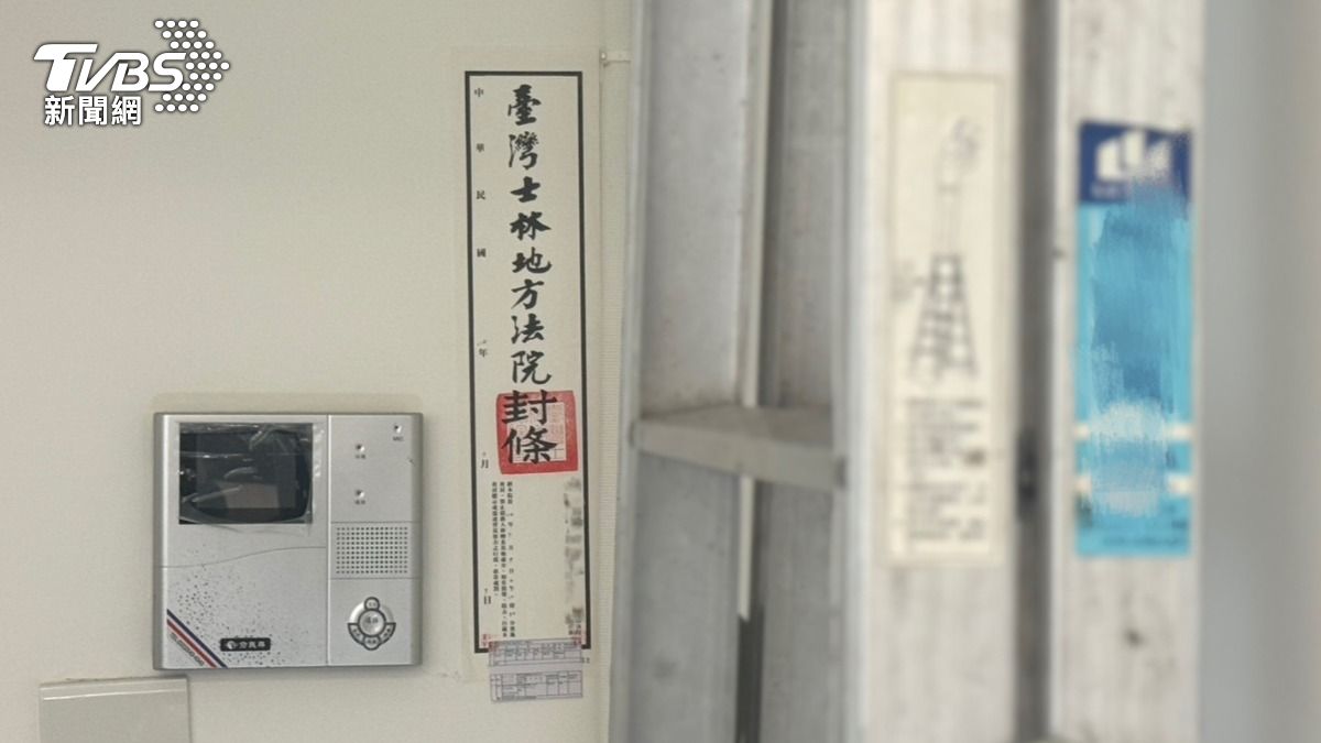 內湖空間設計公司,突然被貼上封條,事後才知道,是因為房東有債務糾紛。(圖/TVBS)